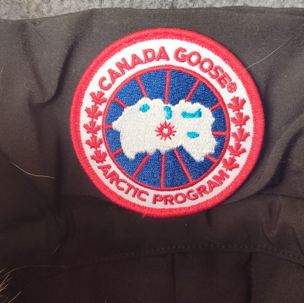 Canada Goose Black Down Hat - Size S/M